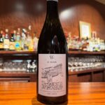 【ノワイエ サヴァニャン/ピエール ジラルダンNoyer Savagnin 2023 Pierre Girardin】ジュラの象徴的な品種サヴァニャンの特徴を引き出した逸品。非常にフレッシュで、チョークや濡れた石のニュアンスがあり、パレットには塩味を感じられます。シャープで生き生きとした味わい。全ての感覚を呼び覚ますようなエレクトリックなワイン