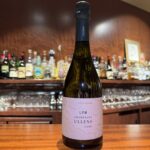 【ユランス エル ペ エム Lot LPM05 / ドメーヌ ド マルジリーUllens L.P.M Lot LPM05 / Domaine de Marzilly】贅沢なトパーズイエローの色調。自然的な純粋さと優美な金色に熟した柑橘類の芳醇さに洗礼された春を感じさせる香りのベースに、贅沢な様々な果物が調和している